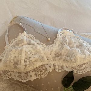 Gorgeous Floral Lace Lingerie Set White NWT